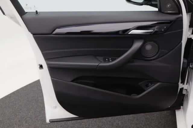 BMW X2 (2018) thumbnail 16