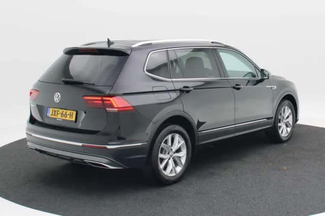 Volkswagen Tiguan (2021) thumbnail 2