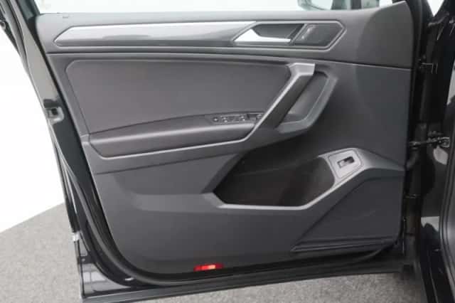 Volkswagen Tiguan (2021) thumbnail 18