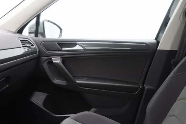 Volkswagen Tiguan (2021) thumbnail 32