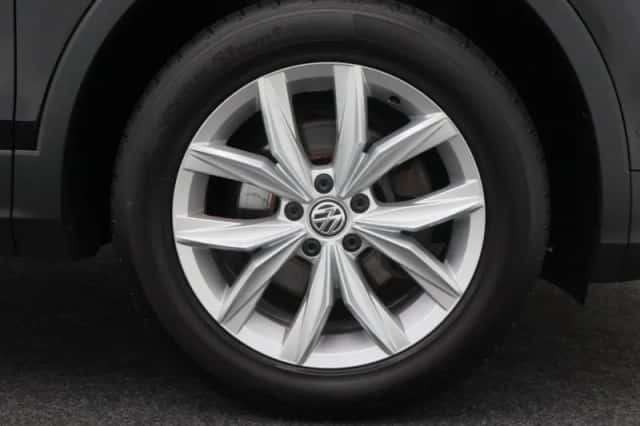 Volkswagen Tiguan (2021) thumbnail 5