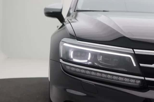 Volkswagen Tiguan (2021) thumbnail 10