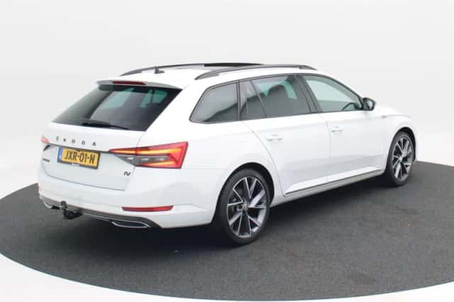 Škoda Superb (2021) thumbnail 3