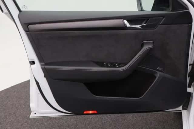 Škoda Superb (2021) thumbnail 22