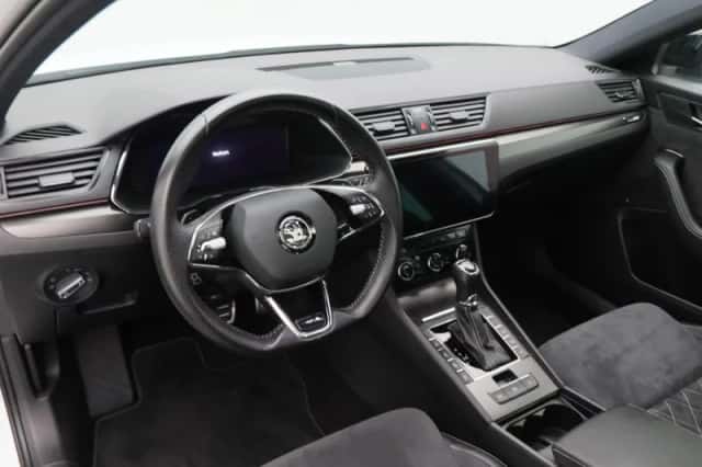 Škoda Superb (2021) thumbnail 4