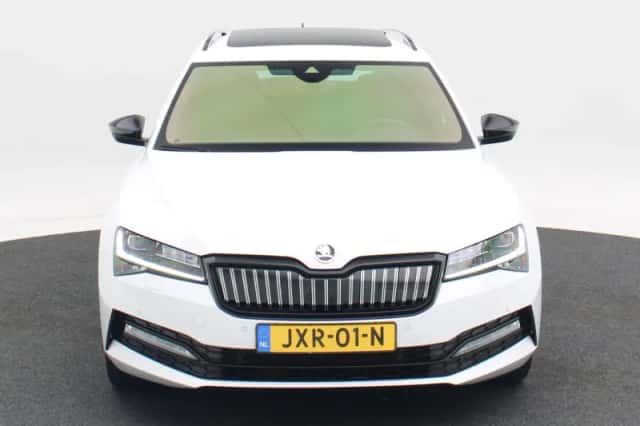 Škoda Superb (2021) thumbnail 5