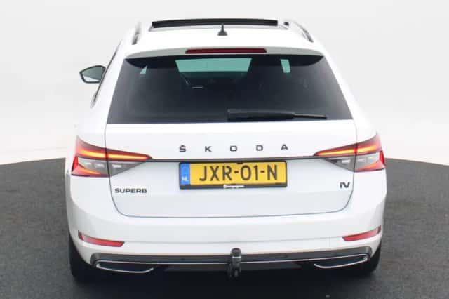 Škoda Superb (2021) thumbnail 7