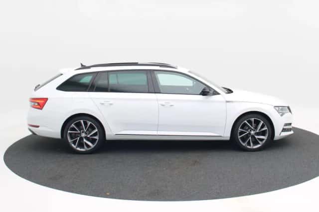 Škoda Superb (2021) thumbnail 8
