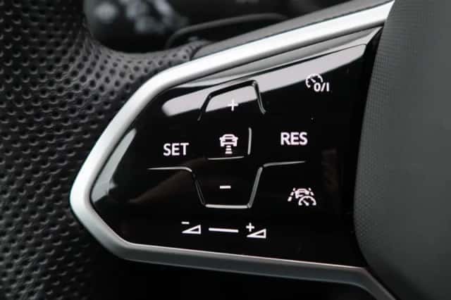 Volkswagen Tiguan (2023) thumbnail 23