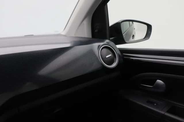 Volkswagen Up! (2021) thumbnail 20