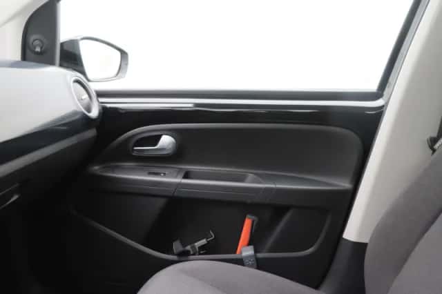 Volkswagen Up! (2021) thumbnail 21