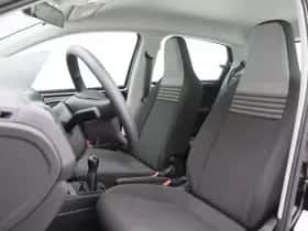 Volkswagen Up! (2021) thumbnail 5