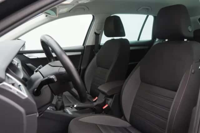 Škoda Octavia (2020) thumbnail 18