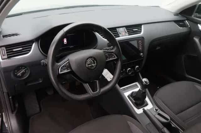 Škoda Octavia (2020) thumbnail 3