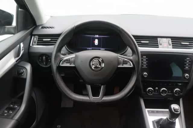 Škoda Octavia (2020) thumbnail 3