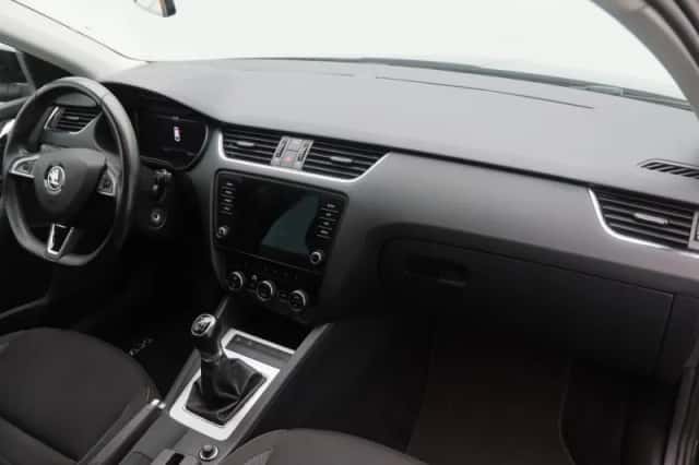 Škoda Octavia (2020) thumbnail 34