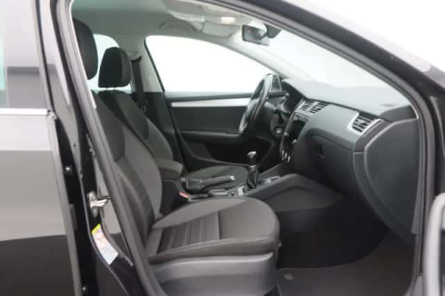 Škoda Octavia (2020) thumbnail 35