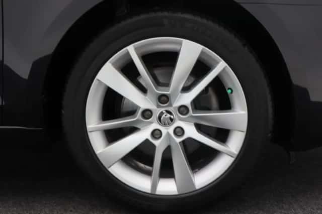Škoda Octavia (2020) thumbnail 5