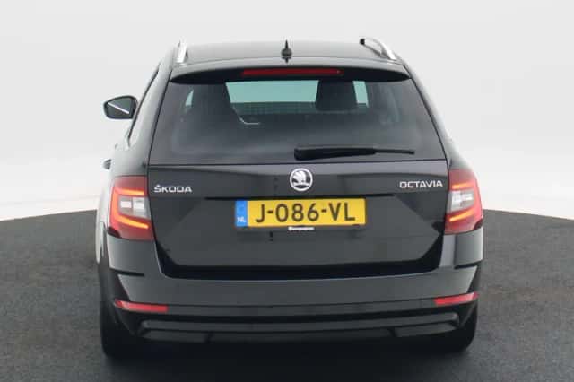 Škoda Octavia (2020) thumbnail 5