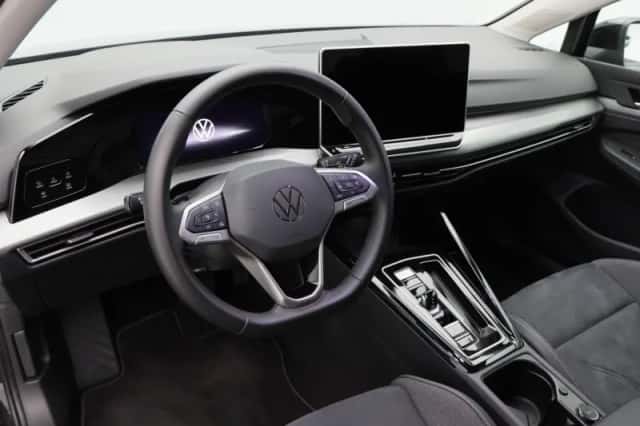 Volkswagen Golf (2025) thumbnail 4