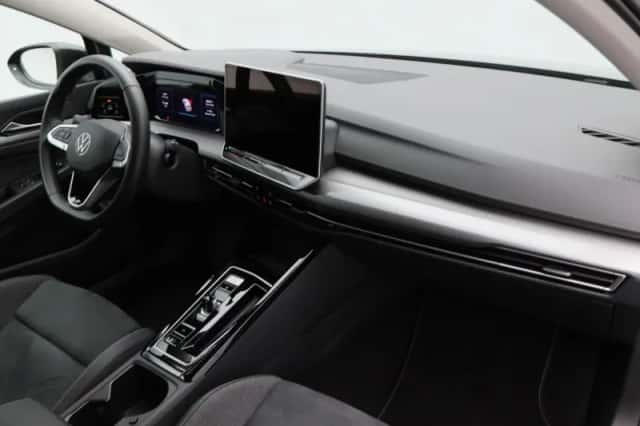 Volkswagen Golf (2025) thumbnail 37