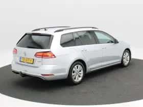 Volkswagen Golf (2018) thumbnail 2