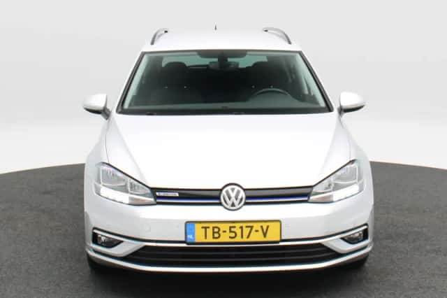 Volkswagen Golf (2018) thumbnail 4