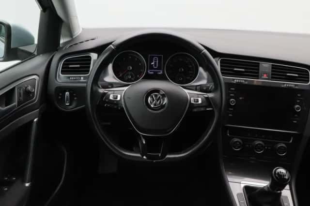Volkswagen Golf (2018) thumbnail 34