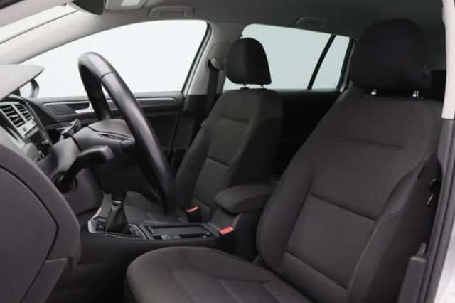 Volkswagen Golf (2018) thumbnail 5