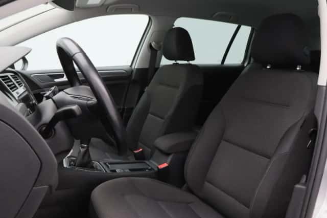 Volkswagen Golf (2018) thumbnail 6