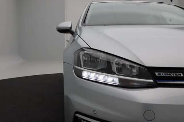 Volkswagen Golf (2018) thumbnail 10
