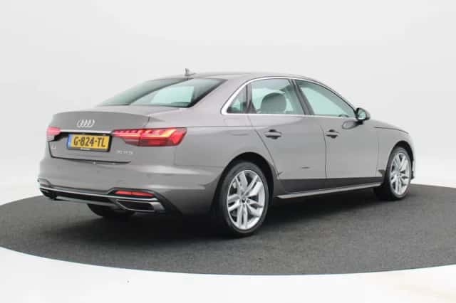 Audi A4 (2019) thumbnail 2