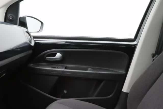 Volkswagen Up! (2023) thumbnail 22