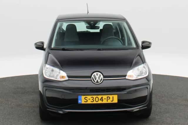Volkswagen Up! (2023) thumbnail 4