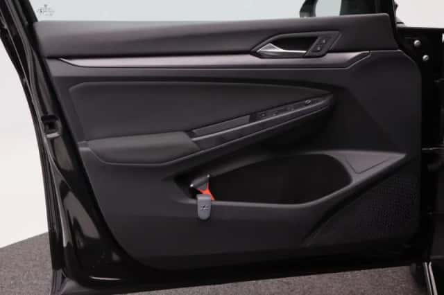 Volkswagen Golf (2020) thumbnail 17