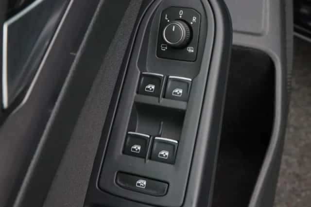 Volkswagen Golf (2020) thumbnail 18