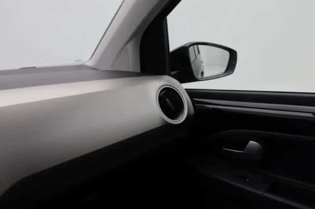 Volkswagen Up! (2019) thumbnail 23