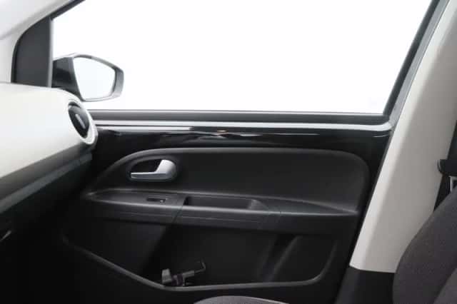 Volkswagen Up! (2019) thumbnail 24