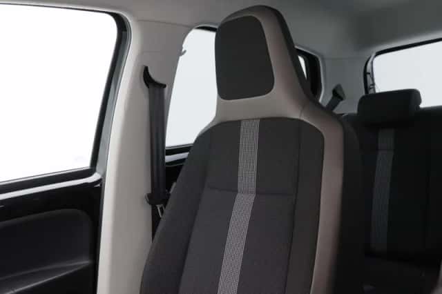 Volkswagen Up! (2019) thumbnail 25