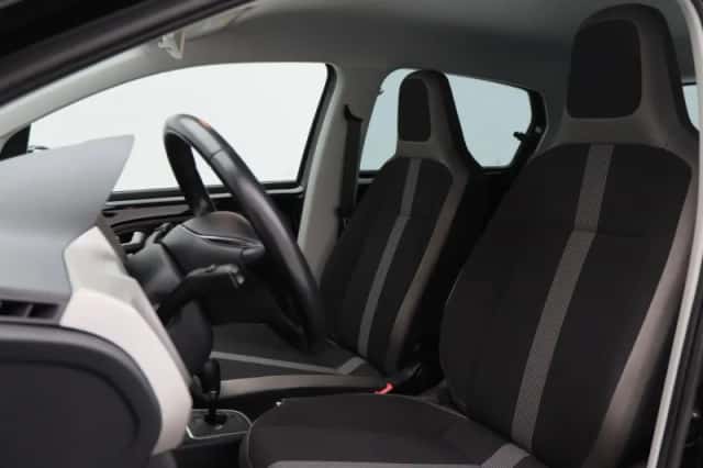 Volkswagen Up! (2019) thumbnail 5
