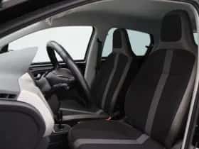 Volkswagen Up! (2019) thumbnail 5