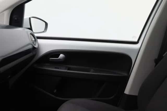 Volkswagen Up! (2020) thumbnail 23