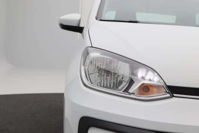 Volkswagen Up! (2020) thumbnail 10