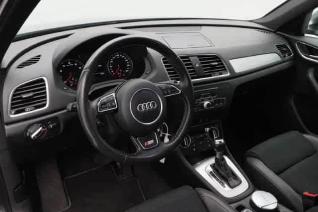 Audi Q3 (2018) thumbnail 3