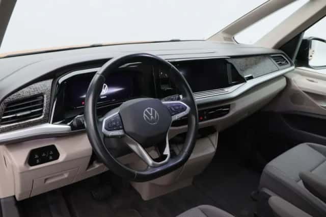 Volkswagen Multivan (2023) thumbnail 4