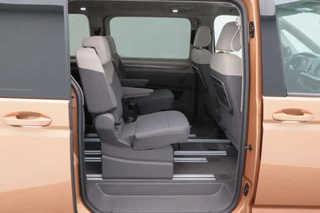 Volkswagen Multivan (2023) thumbnail 38