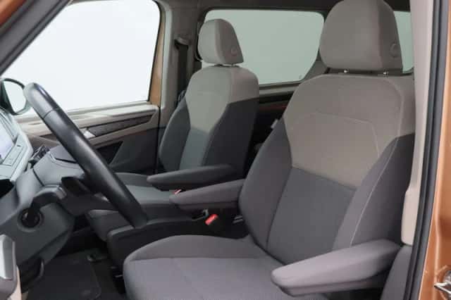 Volkswagen Multivan (2023) thumbnail 6