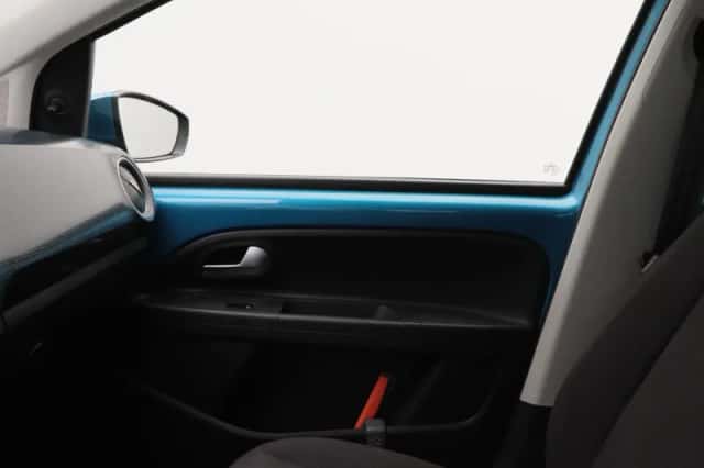 Volkswagen Up! (2021) thumbnail 23