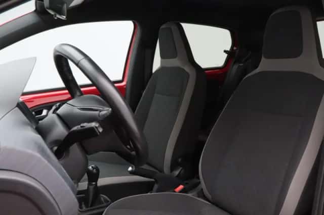 Volkswagen Up! (2018) thumbnail 18