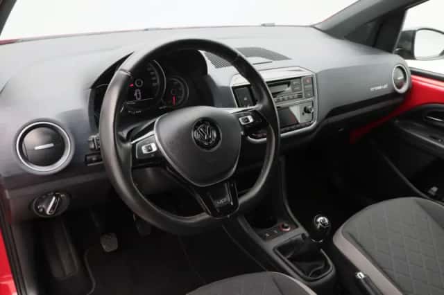 Volkswagen Up! (2018) thumbnail 3
